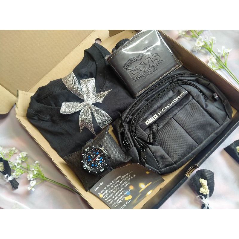 

SEPECIAL BLACK SERIES, HAMPERS COWOK MUSLIM/NON MUSLIM,KADO ULANG TAHUN PRIA,KAOS,TAS PRIA,AKSESORIS