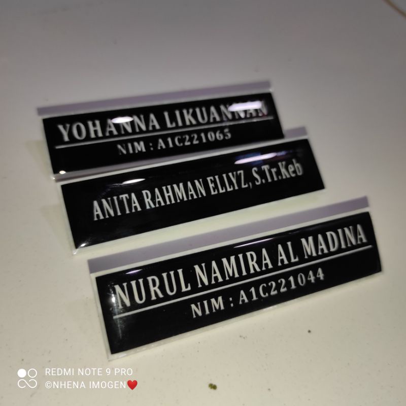 

Papan nama akrilik peniti/name tag peniti