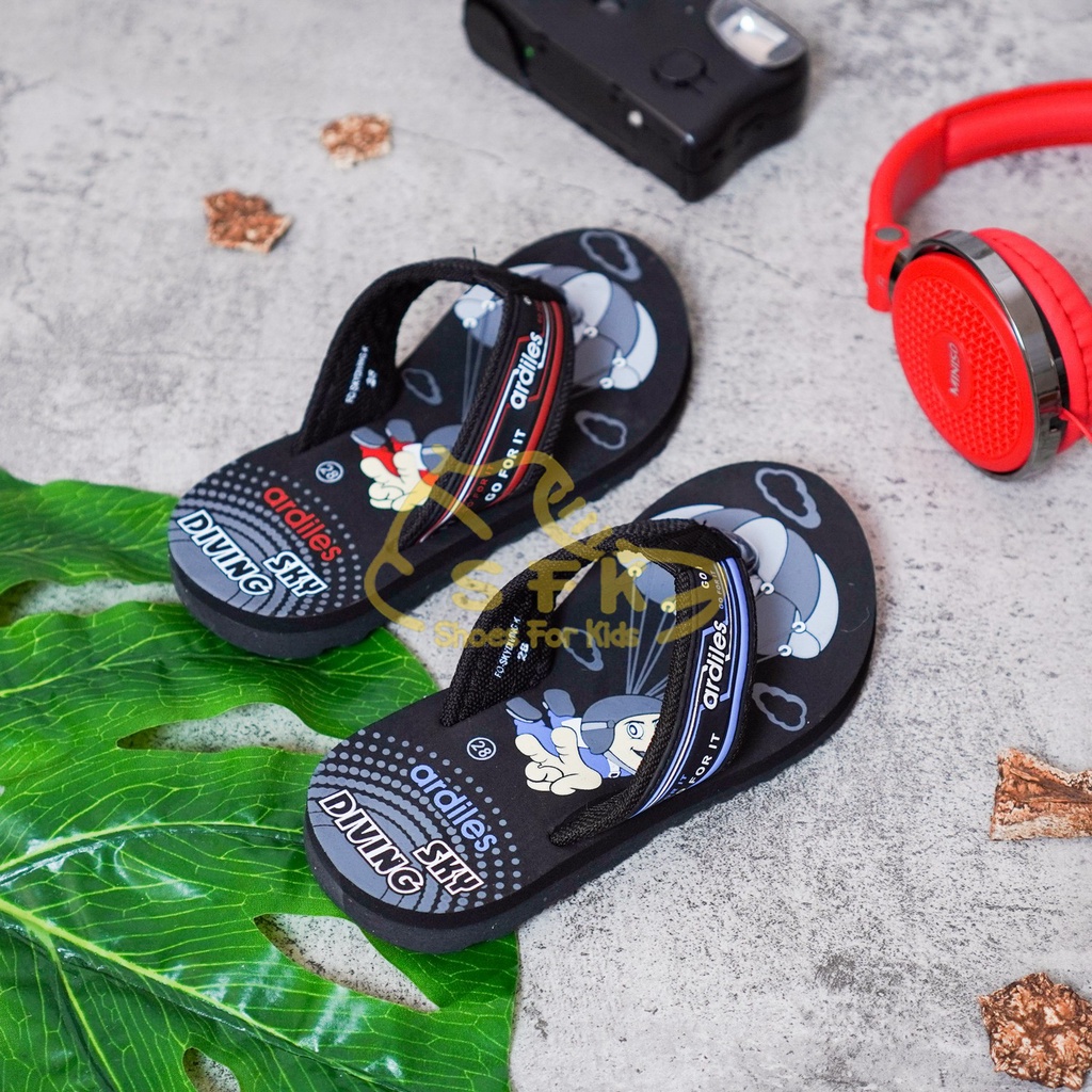 Harga SFK SANDAL ANAK LAKI LAKI JAPIT ARDILES SKY DIVING // SANDAL ANAK
ARDILES