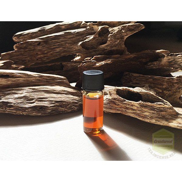 Agarwood / Oud / Gaharu essential oil pure