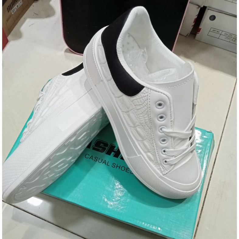 Sepatu putih fashion wanita Sneakers shoes wanita