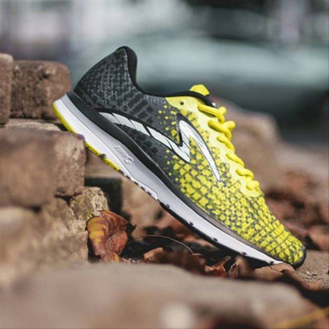 Sepatu Lari, Running specs Road King II