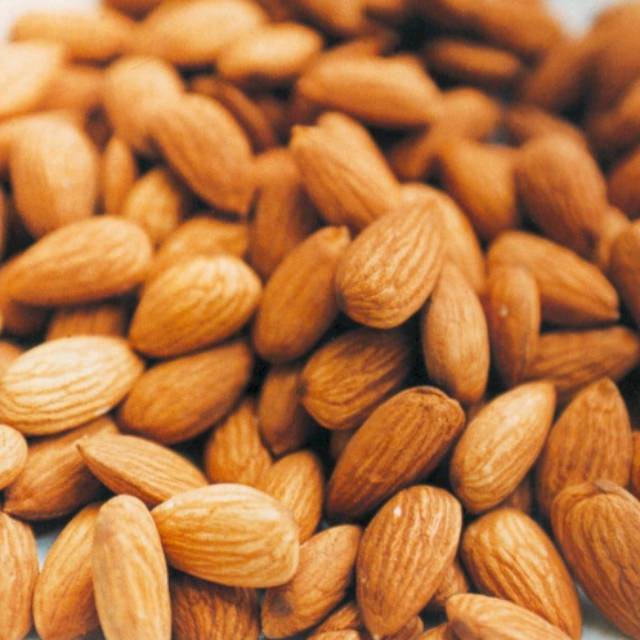 

Kacang almond natural mentah kupas 1kg