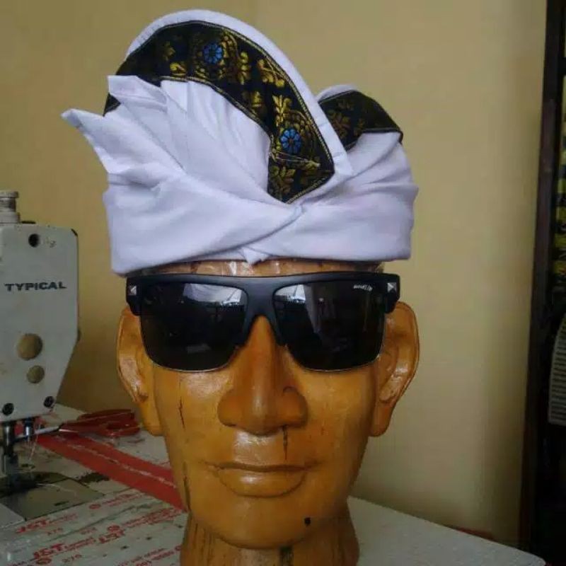 Udeng Putih Ajeg Bali