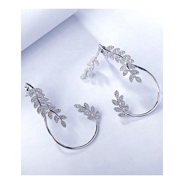 LRC Anting Tusuk Fashion Silver Olive Branch With Rhinestone Stud Earrings (one pc) D46786