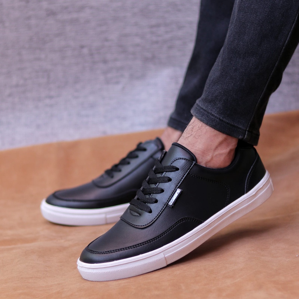 BARKLY Sepatu Kasual Pria Sneaker Hitam Simple Murah Original Footwear