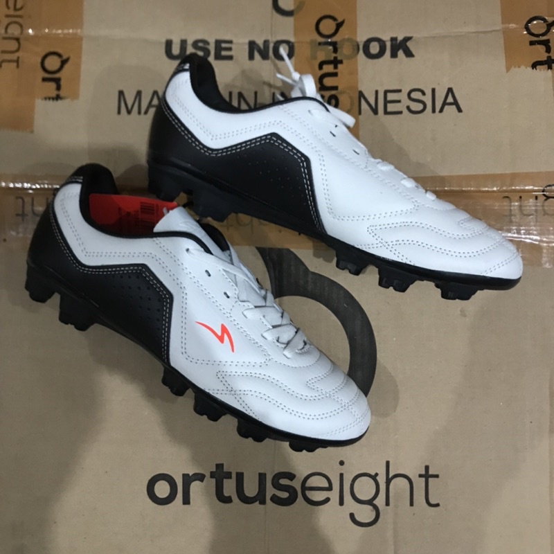 Sepatu Bola Specs Astera FG (Cool Grey)