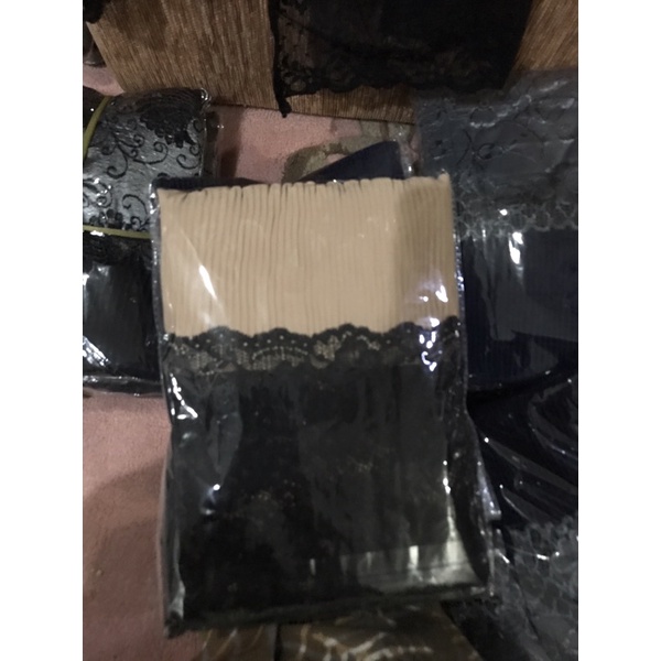 Pasmina  Plisket Prisket Renda Brokat brukat Impor/ Pasmina prisket  renda/model terbaru-Cream