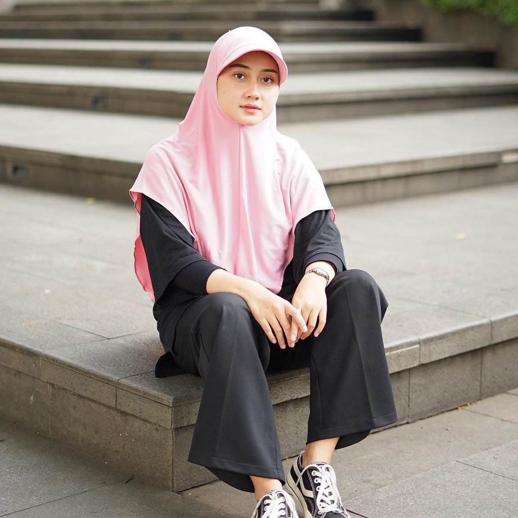 Hijab Topi Sporty Dewasa. Hijab Topi Dewasa. Hijab Topi. Jilbab Topi. Kerudung Topi. Kerudung Topi Instan. Hijab Instan. Jilbab Instan