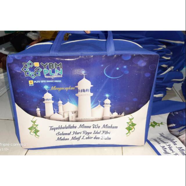 

Tas parcel lebaran instansi atau perusahaan model resleting