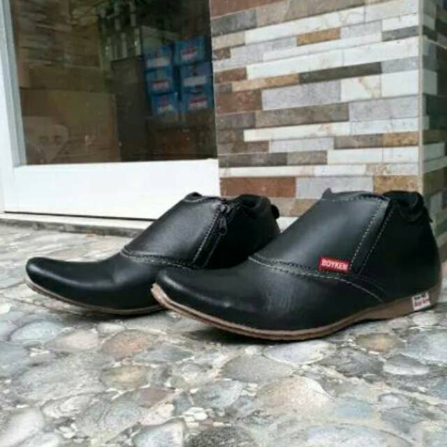 Sepatu Boyken Resleting Kulit Asli