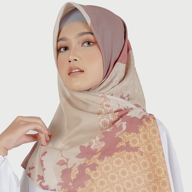 Jilbab Segiempat Elzatta Kaila Voal Premium Series-Hyacin - Kuning
