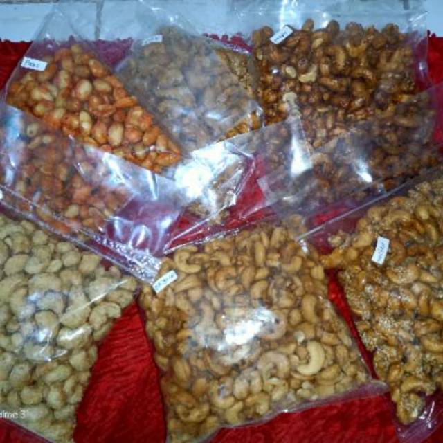 

Kacang Mede 1 kg