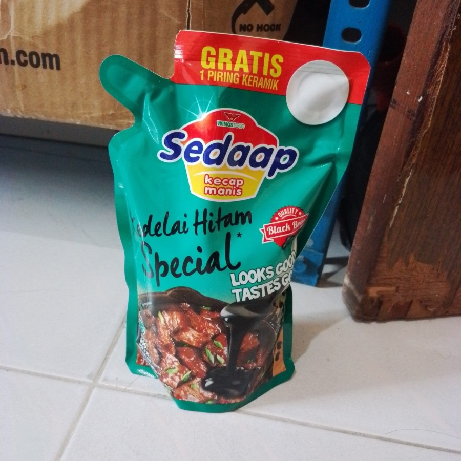 

Kecap Manis Kedelai Hitam Special SEDAAP (BONUS PIRING) - 550 ml