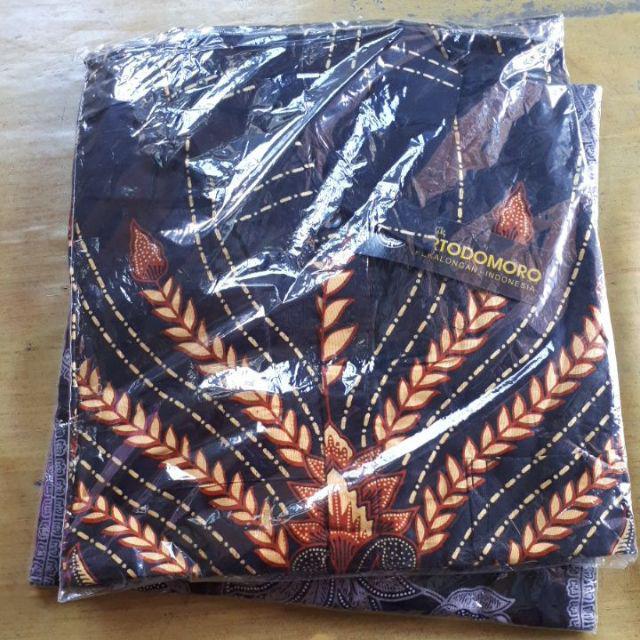Kemeja Batik Pria Lengan Panjang Motif Strimint