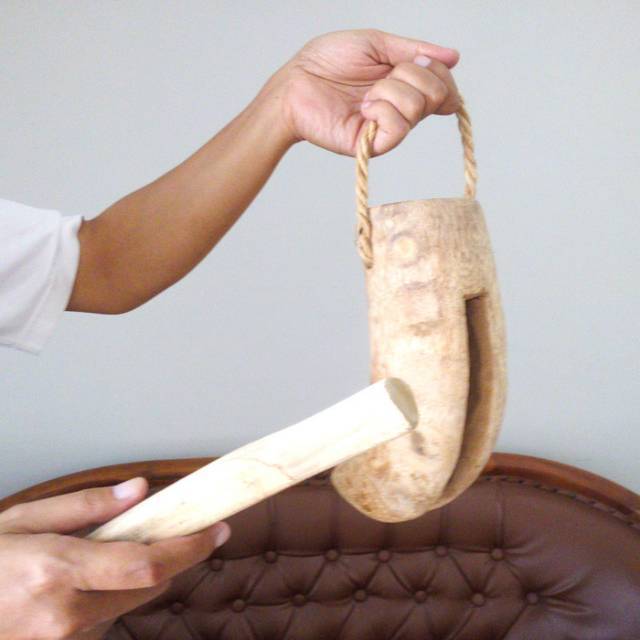 KENTONGAN DARI AKAR BAMBU