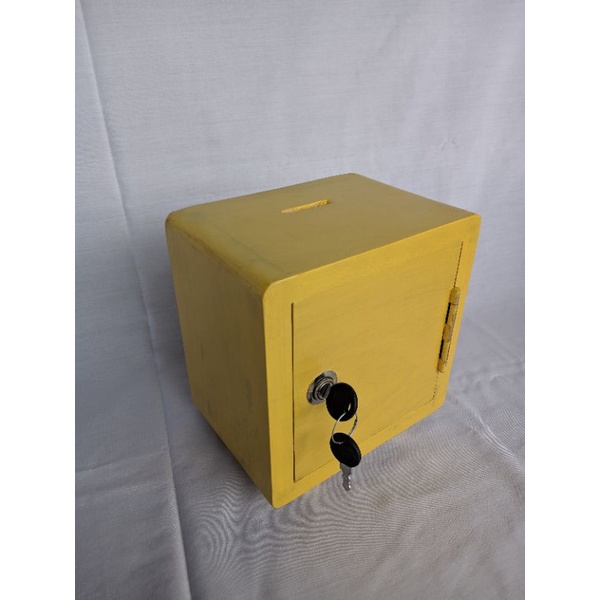 Celengan Kayu Celengan Terget Unik Buka Tutup Kunci Dengan Banyak Varian Warna-Kuning