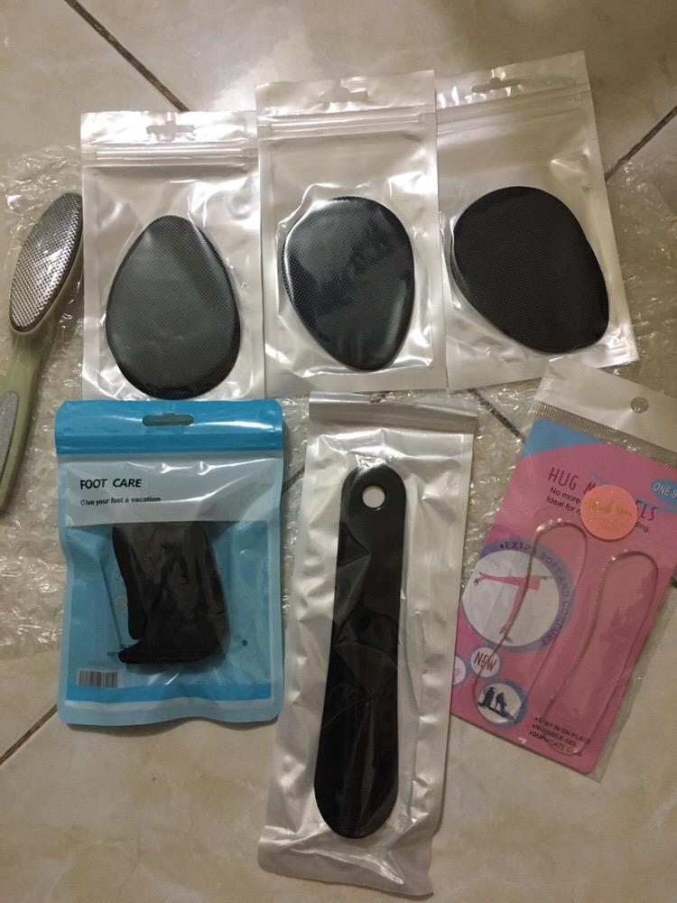 1pc Alat Bantu Pakai Sepatu / Sendok Sepatu Serbaguna