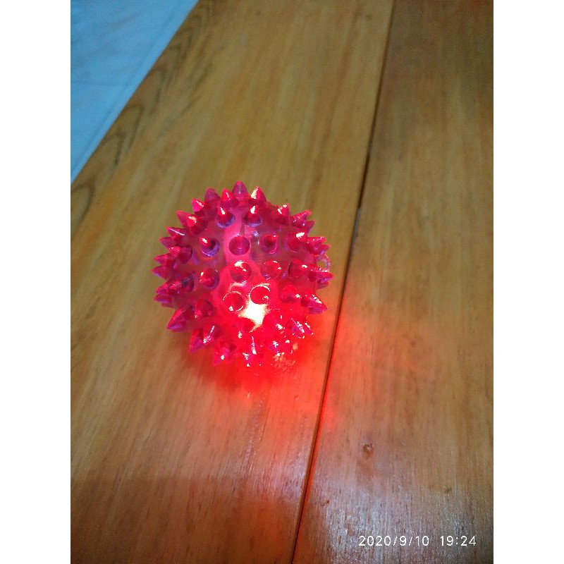 Mainan bola karet plus lampu