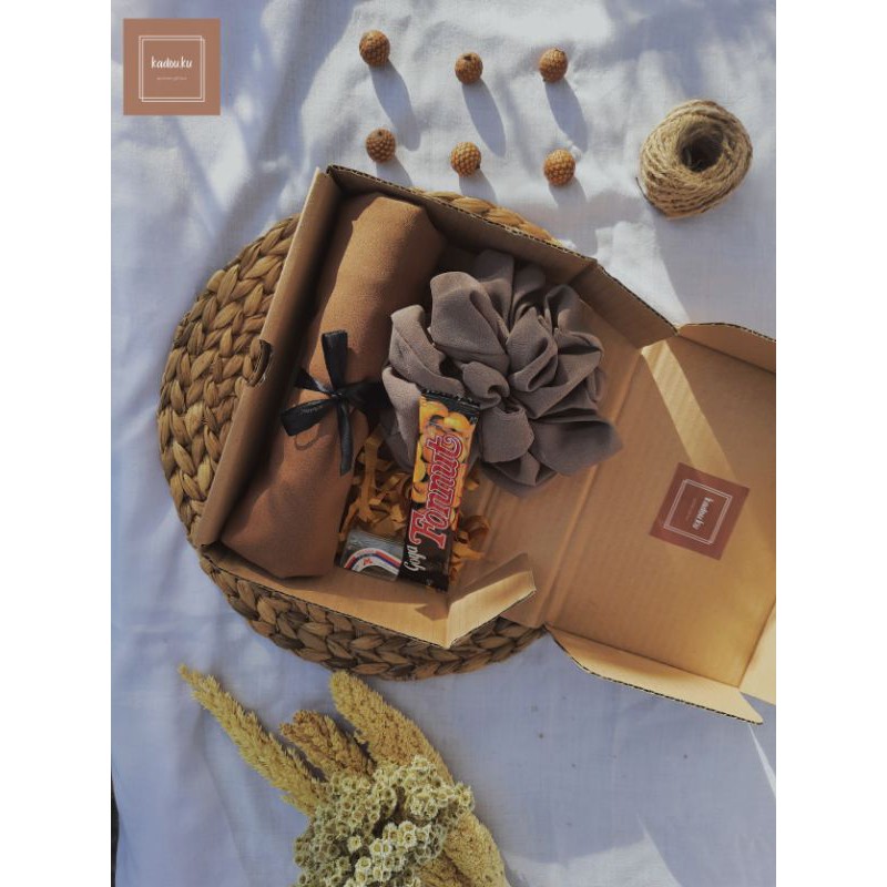 

HAMPERS PASHMINA/GIFT BOX/KADO MURAH/HADIAH ULANG TAHUN/BIRTHDAY/WISUDA/ANNIVERSARY/PUASA/LEBARAN