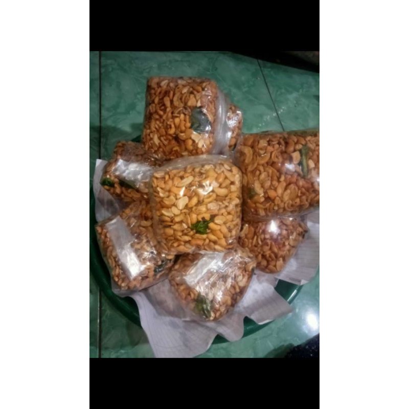 

kacang mede patahan super 500gram