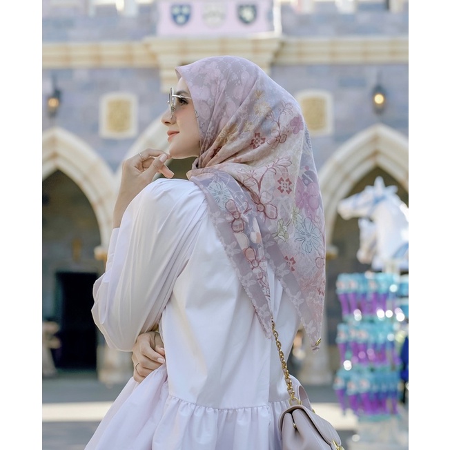 The Dream Park Buttonscarves Viola