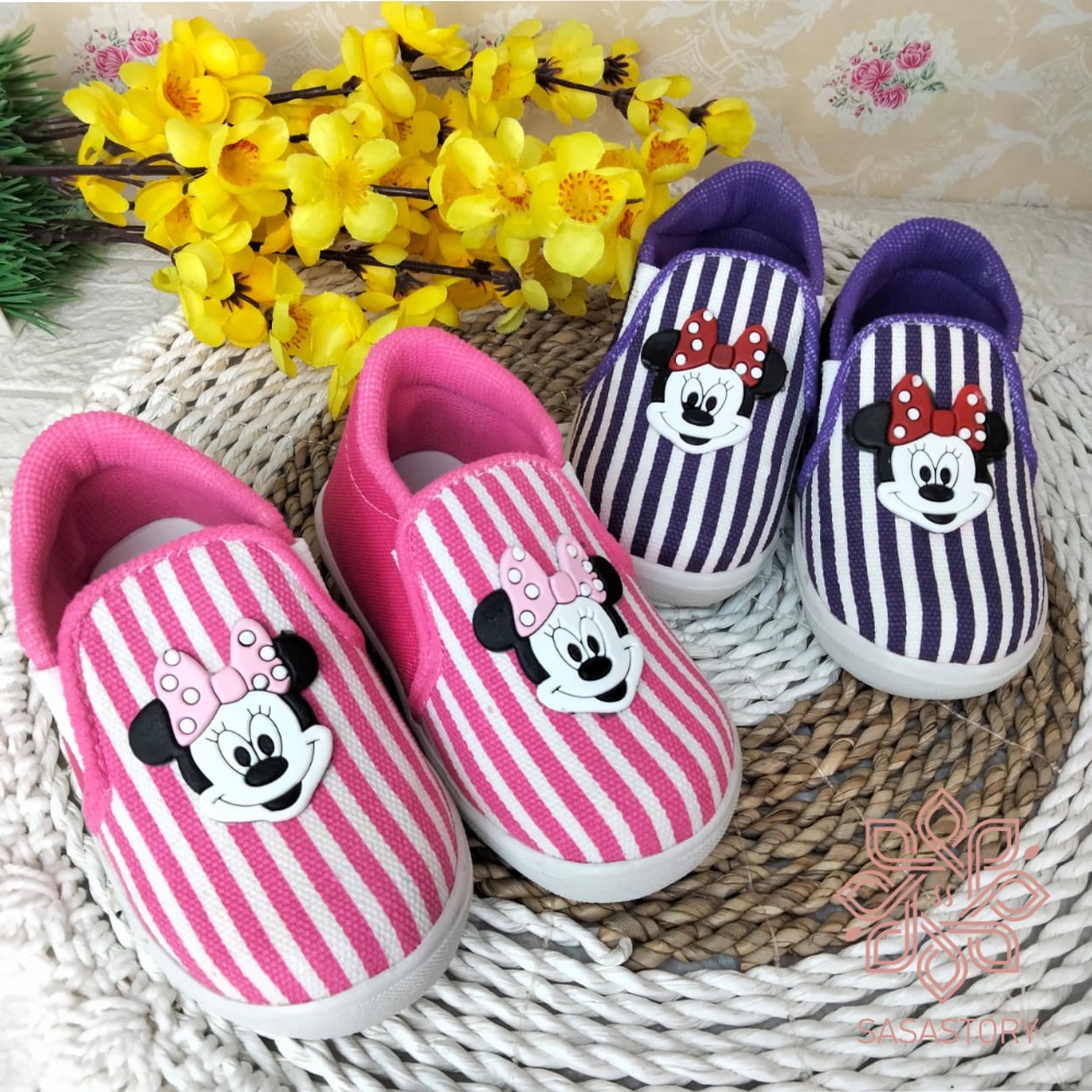 SEPATU SNEAKER SLIP ON LOAFERS GARIS 1 2 3 TAHUN DA04