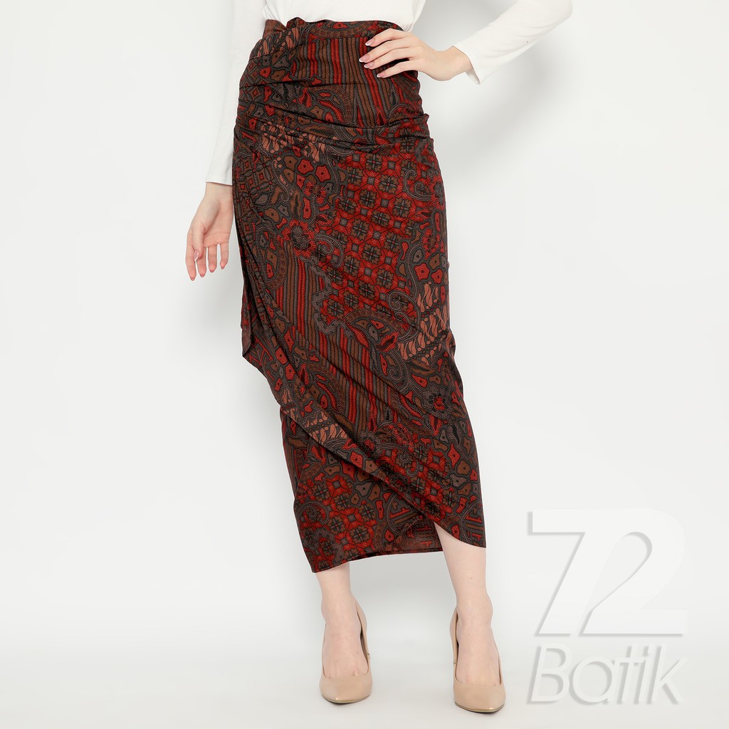 BATIK COUPLE MODERN  Kemeja Rok Lilit Instan Batik Pria Lengan Panjang Slimfit Premium Hitam Merah 728792 Cap 72 - Baju Kemeja Atasan Pakaian Batik Couple Cople Pria Cowok Laki Laki Remaja Keluarga Lengan Panjang Modern Slimfit Premium Kekinian