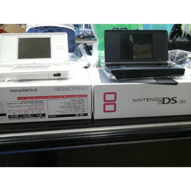 NiTENDO DS LITE TOUCH SCREEN ( khusus buat anak perempuan ) + memory 8gb ( full game )