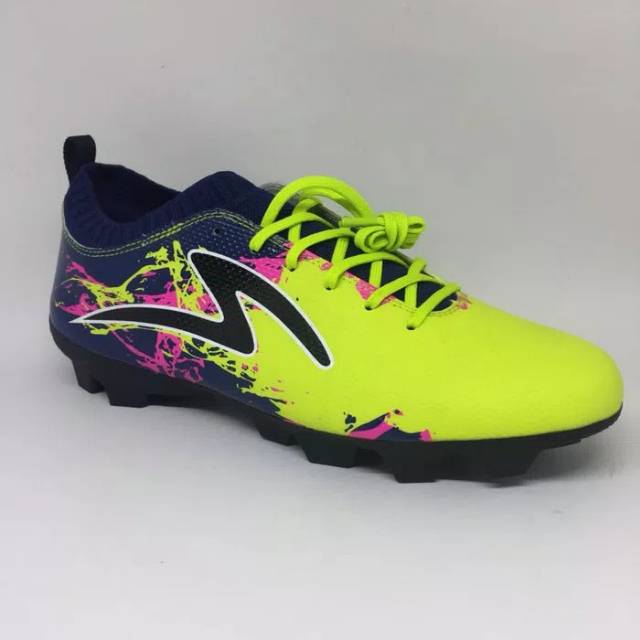 Sepatu bola specs cyanide tnt 19