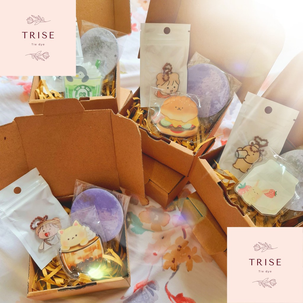 

Hampers Popsocket & Gantungan Akrilk/Mini Hampers/Kado Hadiah Souvenir Bingkisan Lebaran Idul Fitri Valentine Ulang Tahun Graduation Birthday Wisuda Gift Box Anniversary
