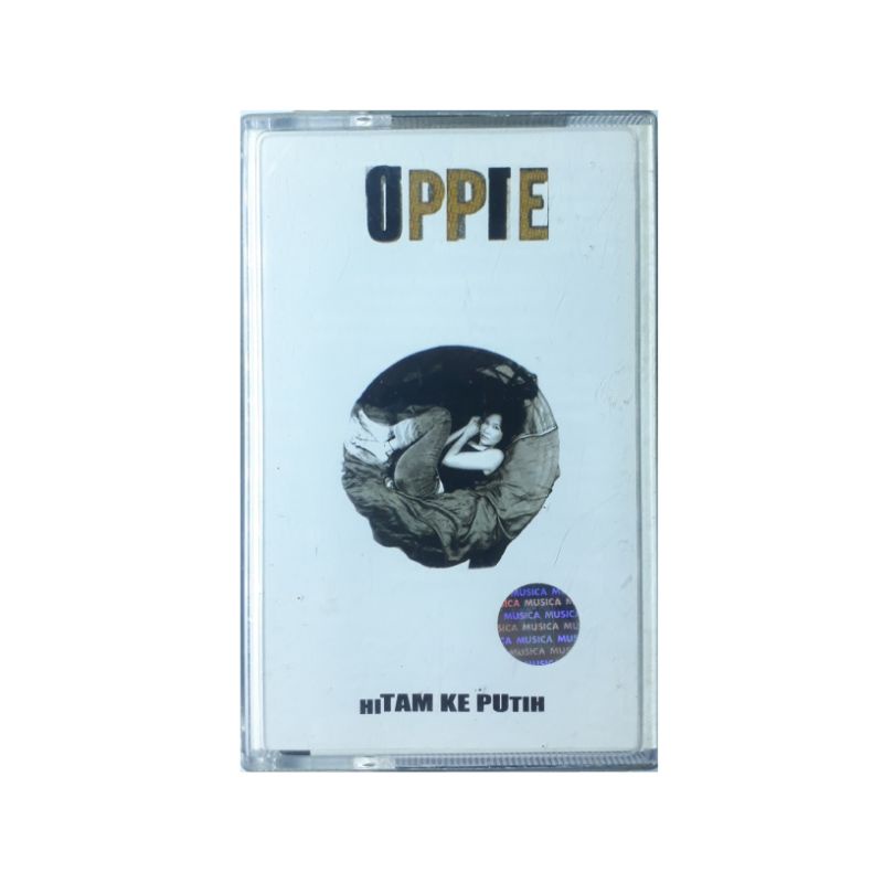 Kaset Pita - Oppie Andaresta - Hitam Ke Putih - Rilisan Fisik