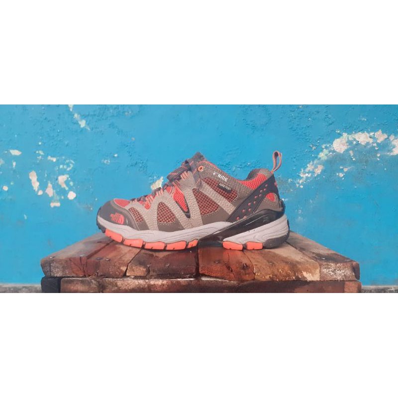 SEPATU OUTDOOR THE NORTH FACE GORETEX