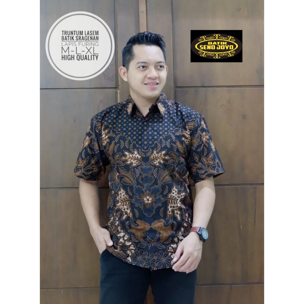 TRUNTUM LASEM SENOJOYO KEMEJA BAJU BATIK PRIA SOLO LENGAN PENDEK FULL FURING KATUN HALUS GINANDRA PRABU KUNING BUNG ABU NGOPI HITAM SEKAR MANUK BASHUDARA MAKA SETYANING ATI PUSPO GAGAH NAGA HITAM AJISAKA MERAK PROJO VAMANA DURI MUKTI BATIK SOLO AMANAH