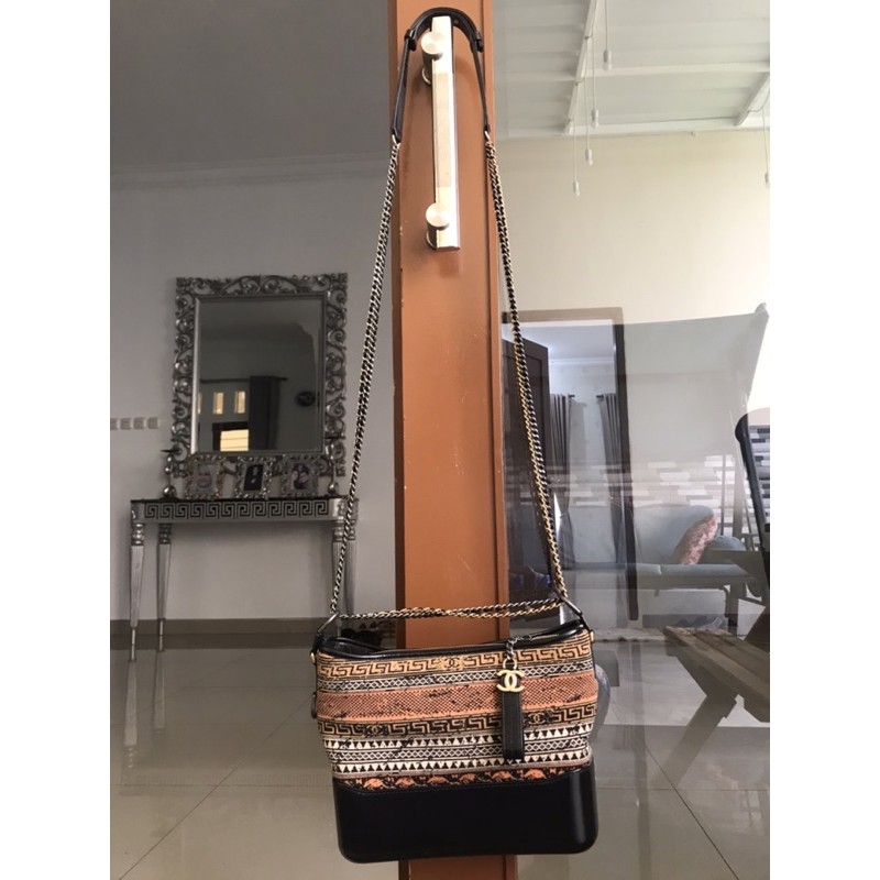 Preloved Tas Chanel Gabrielle Medium Seri 25