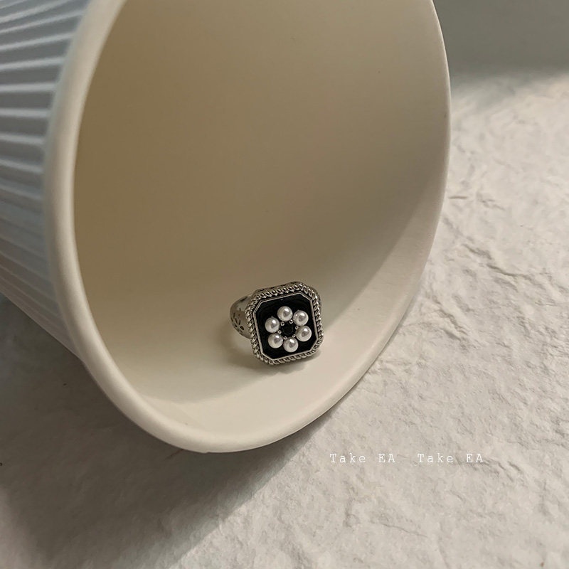 Vintage Open Ring Fashion Pearl Flower Square Black Personality Light Luxury Ring for Women