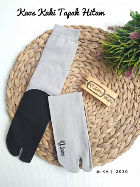 Kaos Kaki Jempol Polos Telapak Hitam by Sashee | Kaos kaki terbaru