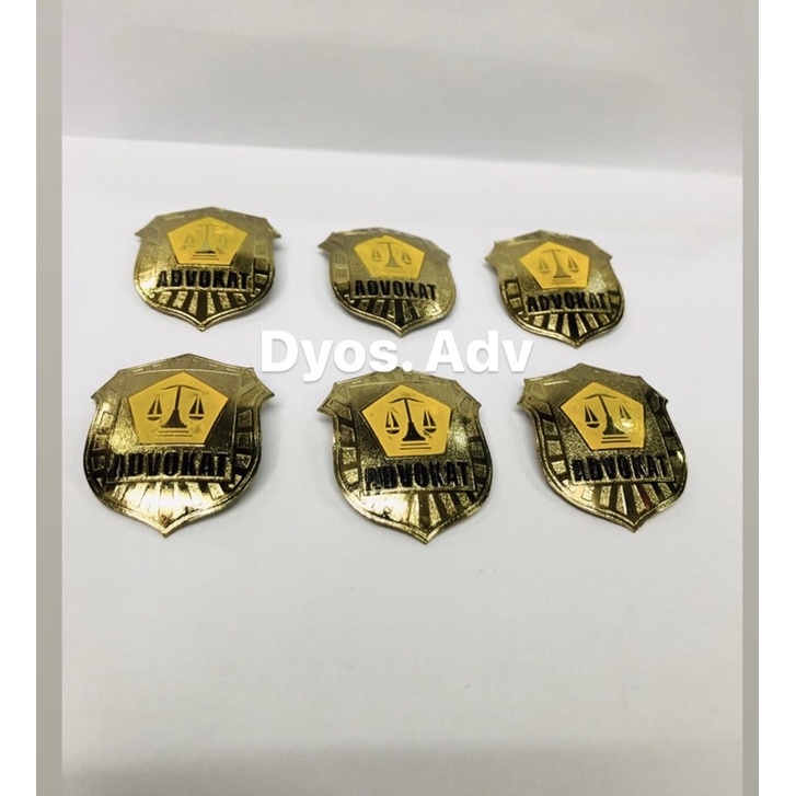 Pin Advokat kuningan magnet