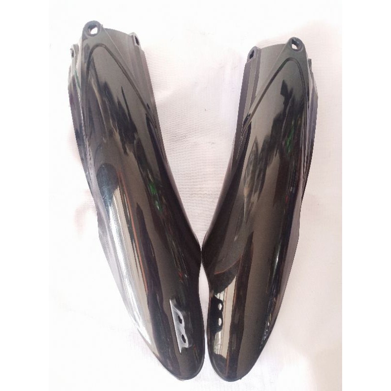 cover shock depan YZ 250 Hitam