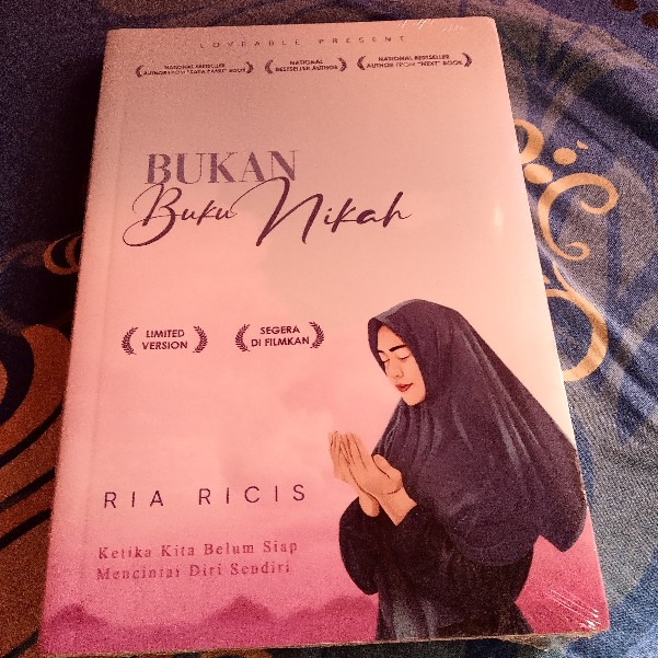 Bbn Bukan Buku Nikah Ria Ricis Limited Version Ttd Penulis Bonus Podcast Shopee Indonesia