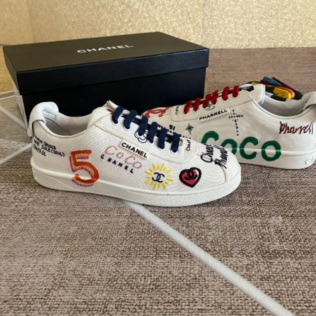 Sepatu SneakersChanel X Pharrell Coco
