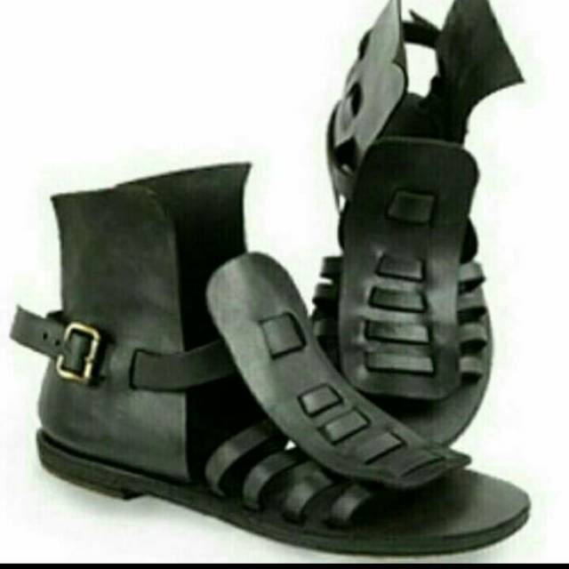 Sandal gladiator kulit
