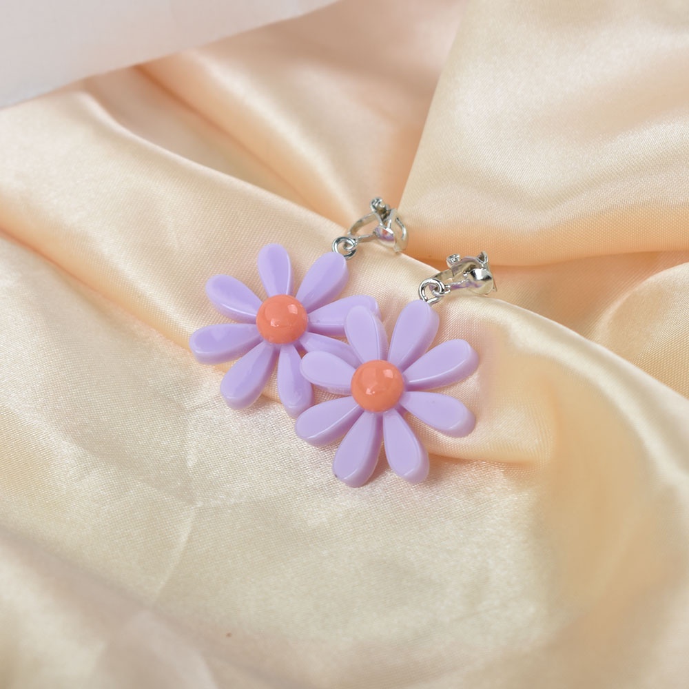 Anting Klip Tanpa Tindik Desain Bunga Daisy Besar Warna Putih Kuning Biru Bahan Resin Untuk Wanita