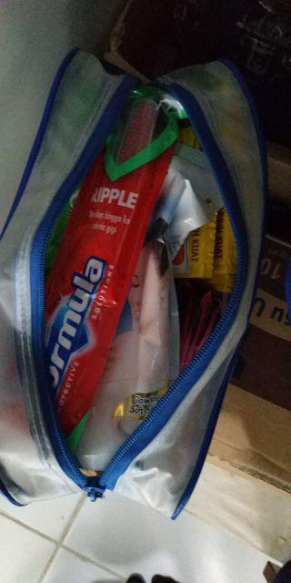 Kispray Pewangi Pakaian Sachet Fine Perfume Glamorous Gold Isi 12 Pcs @11ml