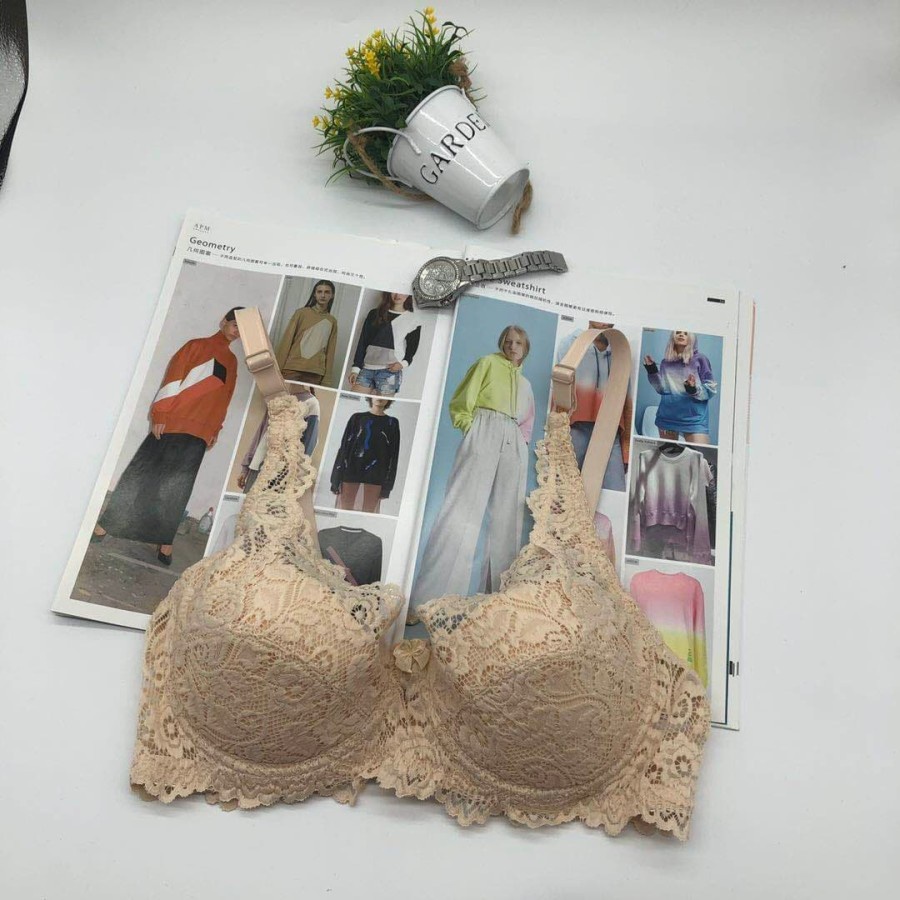 Feimoss A0006 LACE BRA NYAMAN SEXY Seamless Gather C CUP