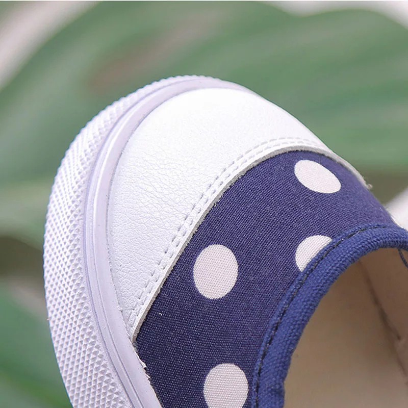 Dinda Sepatu anak-anak slip on Yura kekinian 2021 warna hitam biru Putih dan merah ukuran 26-35