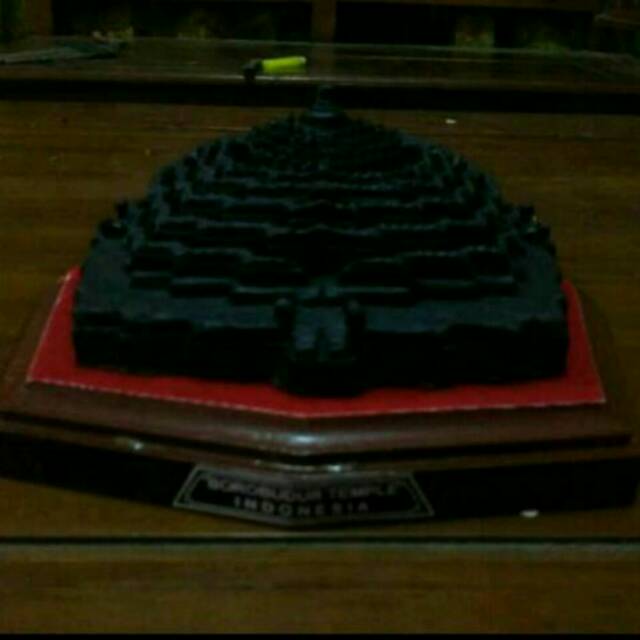 Miniatur candi borobudur