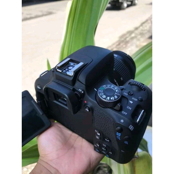 Canon 800 D second like New