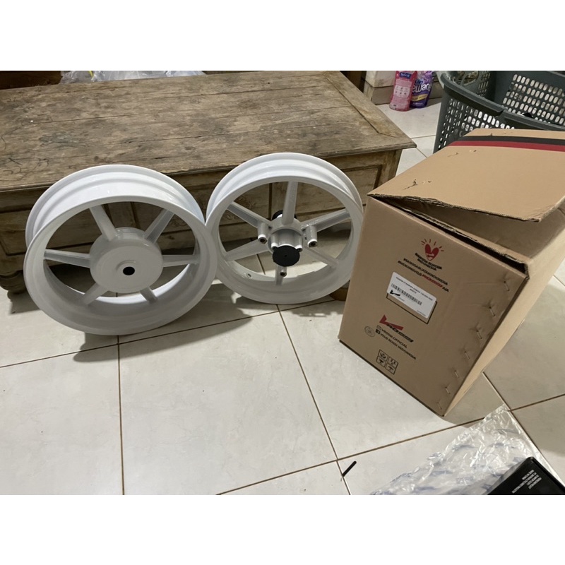 velg racing venom starmax untuk aerox 155 merk v rossi uk 300/400 ring 14