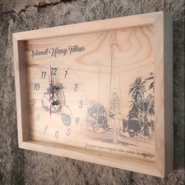 Kado Hadiah jam kayu custom foto tutup kaca akrilik